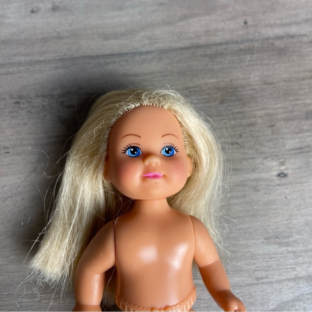 Vintage Simba Blonde Baby Posable Doll 4" (no clothes) Blonde Doll w/ Blue Eyes - Picture 2 of 7